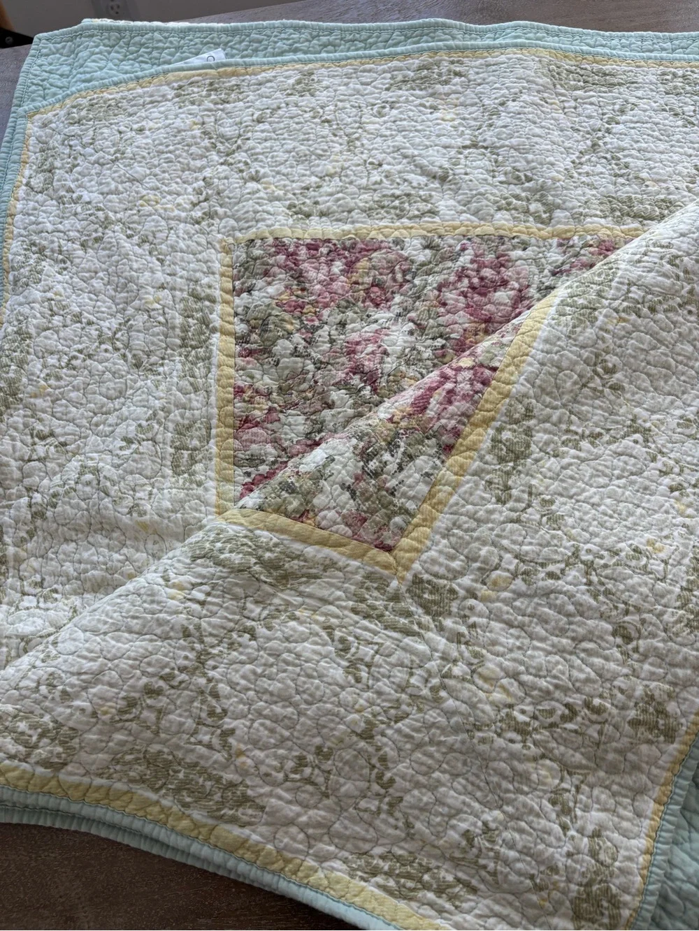 Jessica Simpson Floral Quilt in Full Size